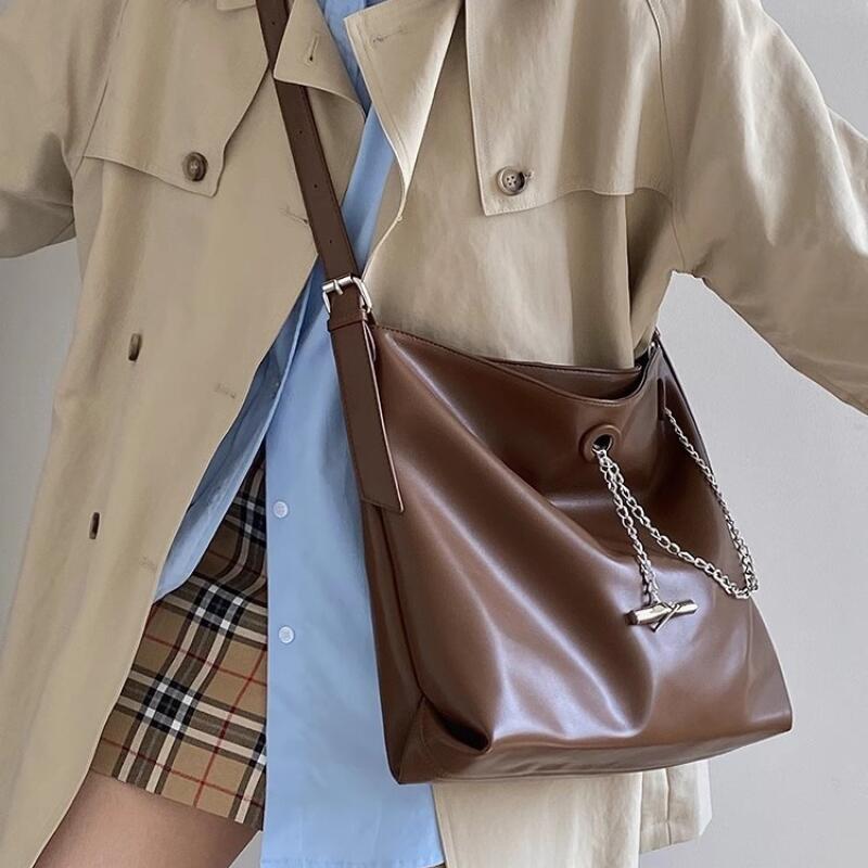Tote Bags New Women's Fashion Retro Korean Advanced Chain Bag Solid Color Soft Skin High Capacity Trend Versatile Shoulder Bags