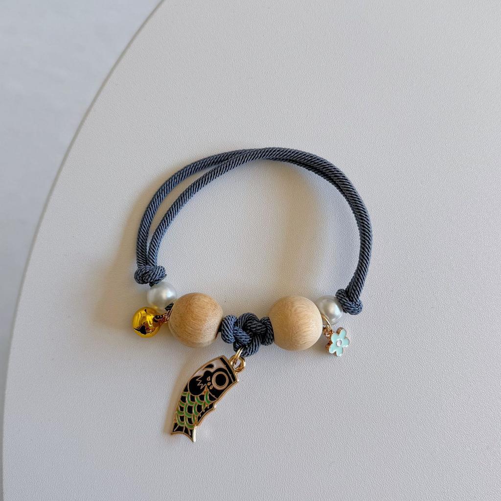 Pet cats use mosquito repellent dog rings, cat flea repellent collars to prevent fleas, lice, dog neck rings, bell necklaces.