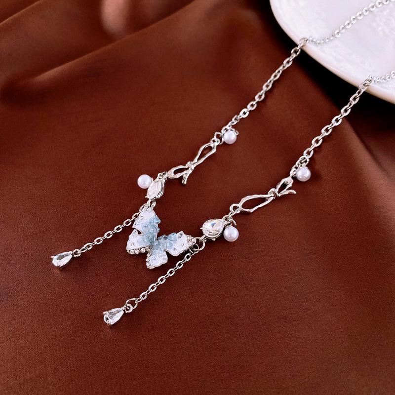 

Titanium Zircon Butterfly Crystal Stainless Steel Necklace - Fashionable Clavicle Chain, Versatile High-End Jewelry.