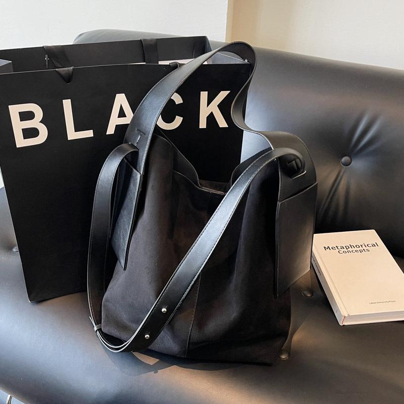 

Bucket bag women s premium sense diagonal span bag women s commuter fluff bag retro shoulder messenger bag women s large capacity чорний