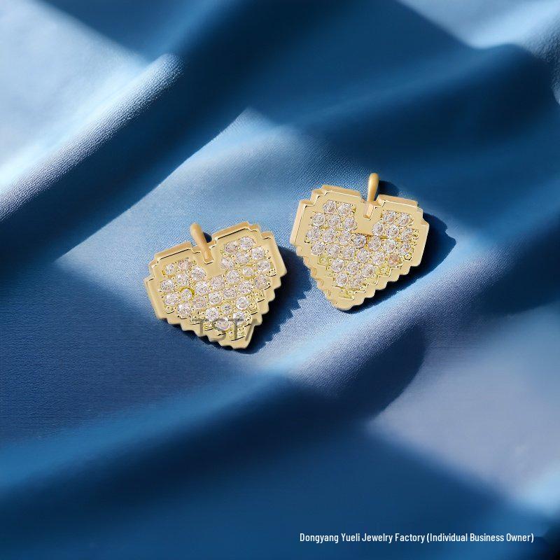 Copper Micro-Inlaid Zircon Heart Stud Earrings: Fashionable European and American Women's Style.
