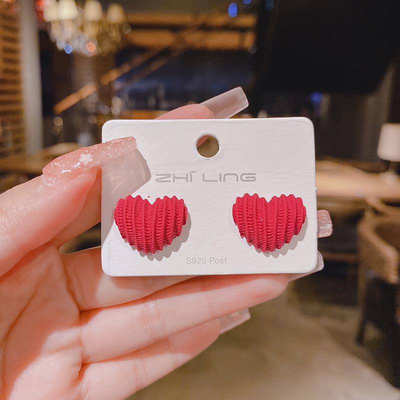 2023 Trendy Simple Heart Tassel Earrings: French-Inspired Light Luxury Design
