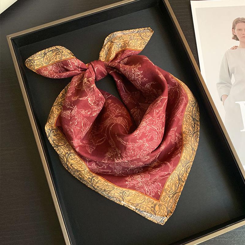 New fashion small square scarf versatile high-end silk scarf women's spring and autumn summer versatile temperament women's printed silk scarf