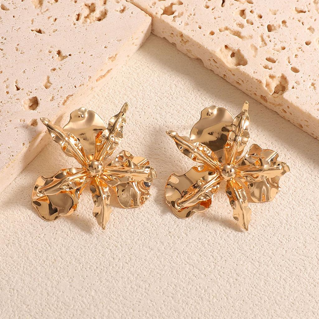 Hot-selling new geometric pleated floral earrings, exquisite, simple, and versatile stud earrings for women, light luxury elegance