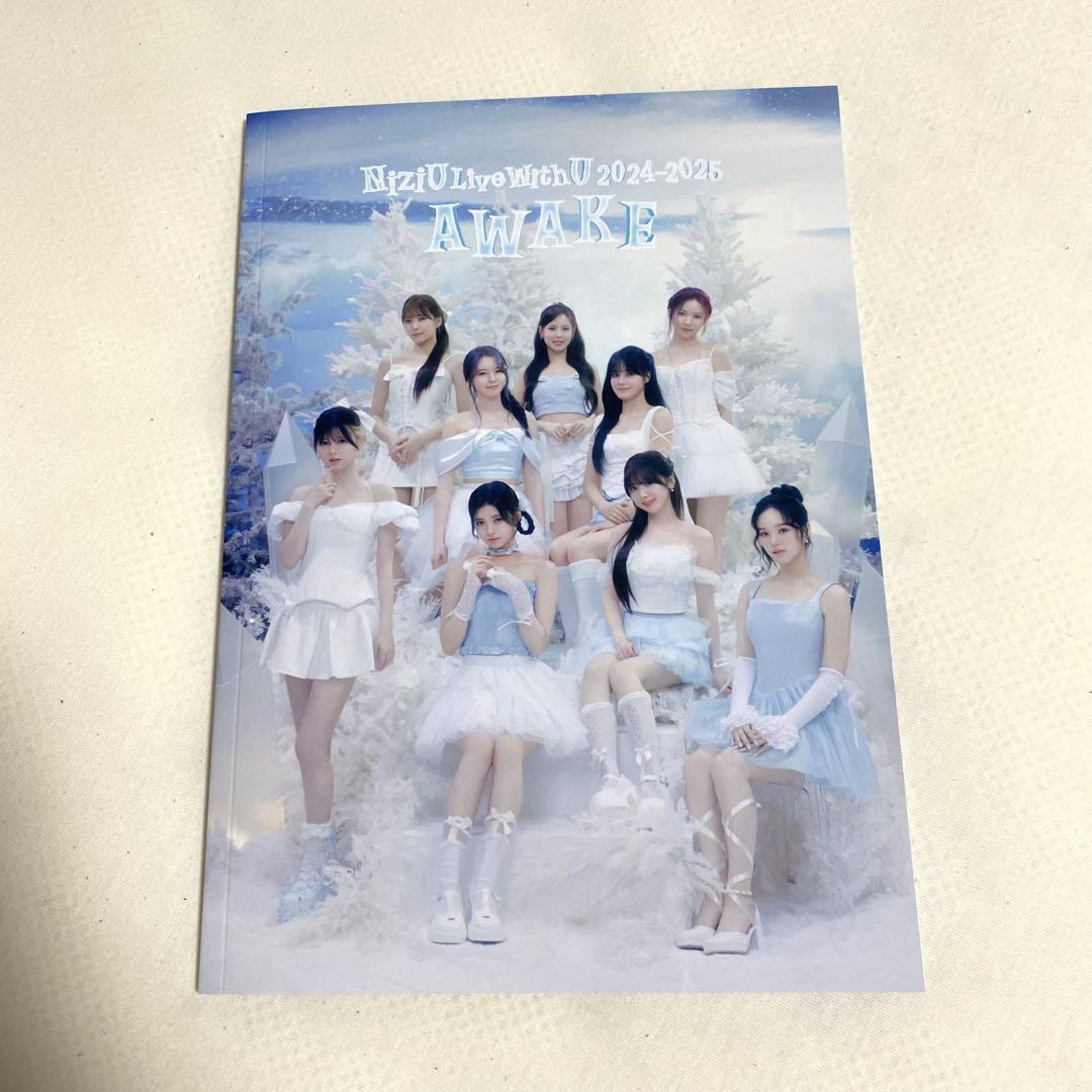 

[USED] NiziU Live with U 2024-2026 AWAKE Photobook