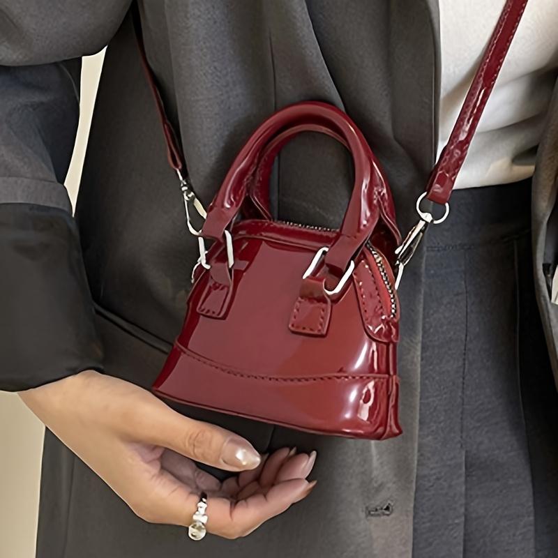 New Korean style versatile mini glossy crossbody/crossbody bag, shell bag, stylish women's shoulder bag, crossbody bag for outings.