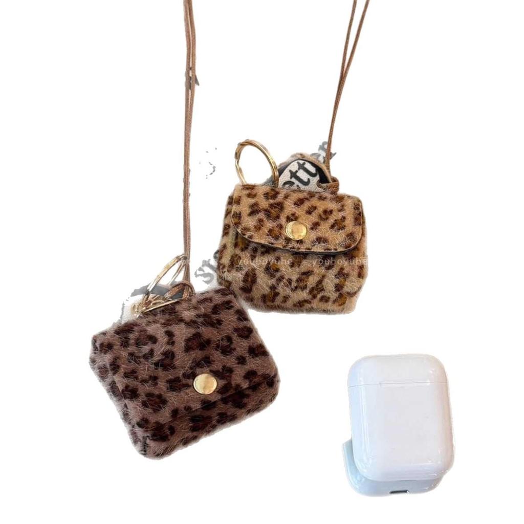 Ciondolo e Collana in Pelle con Stampa Leopardo: Moneta, Auricolare, Custodia per Occhiali e Catena per Maglione – Ornamento di Lusso.