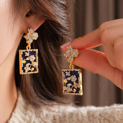 Vintage eingelegte Strass quadratische Ohrringe für Damen 2025 Mode Blume Hängeohrring High-End Retro Luxus Designer Zirkon