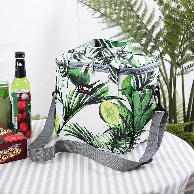 Classic Oxford Lunch Bag With Premium Insulation And Soft Handle For Picnics