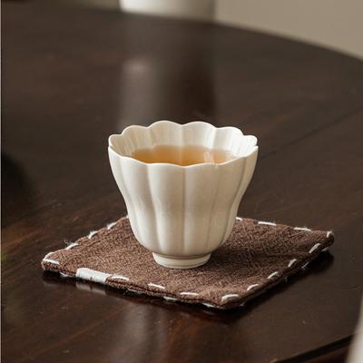 El Yapımı Bitki Külü Sırlı Seramik Çay Fincanı Dantel Kenarlı - Minimalist Kungfu Çay Seti Aroma Tadımı için Fincan, Zarif Çay Fincanı