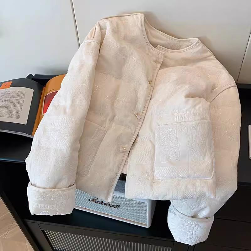 

Белая женская зимняя стеганая куртка с вышивкой и жаккардовым узором - Высококачественное короткое утепленное пальто большого размера XL (121-140 jin) белый