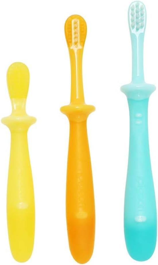 Pigeon Baby Toothbrush First Set (Ages 4-5 months and up) - Steps up to match tooth and hand development. Includes original Thank You card.