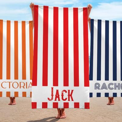 Gestreifte personalisierte Namens-Strandtücher Benutzerdefiniertes Namens-Strandtuch Weihnachten Jubiläum Geburtstag Junggesellenabschiedsgeschenk für Familienmitglieder