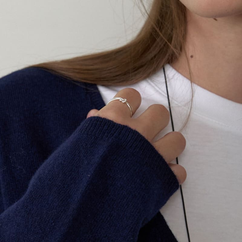 LOVE ME MONSTER Tini Knot Ring (L253MRI020)