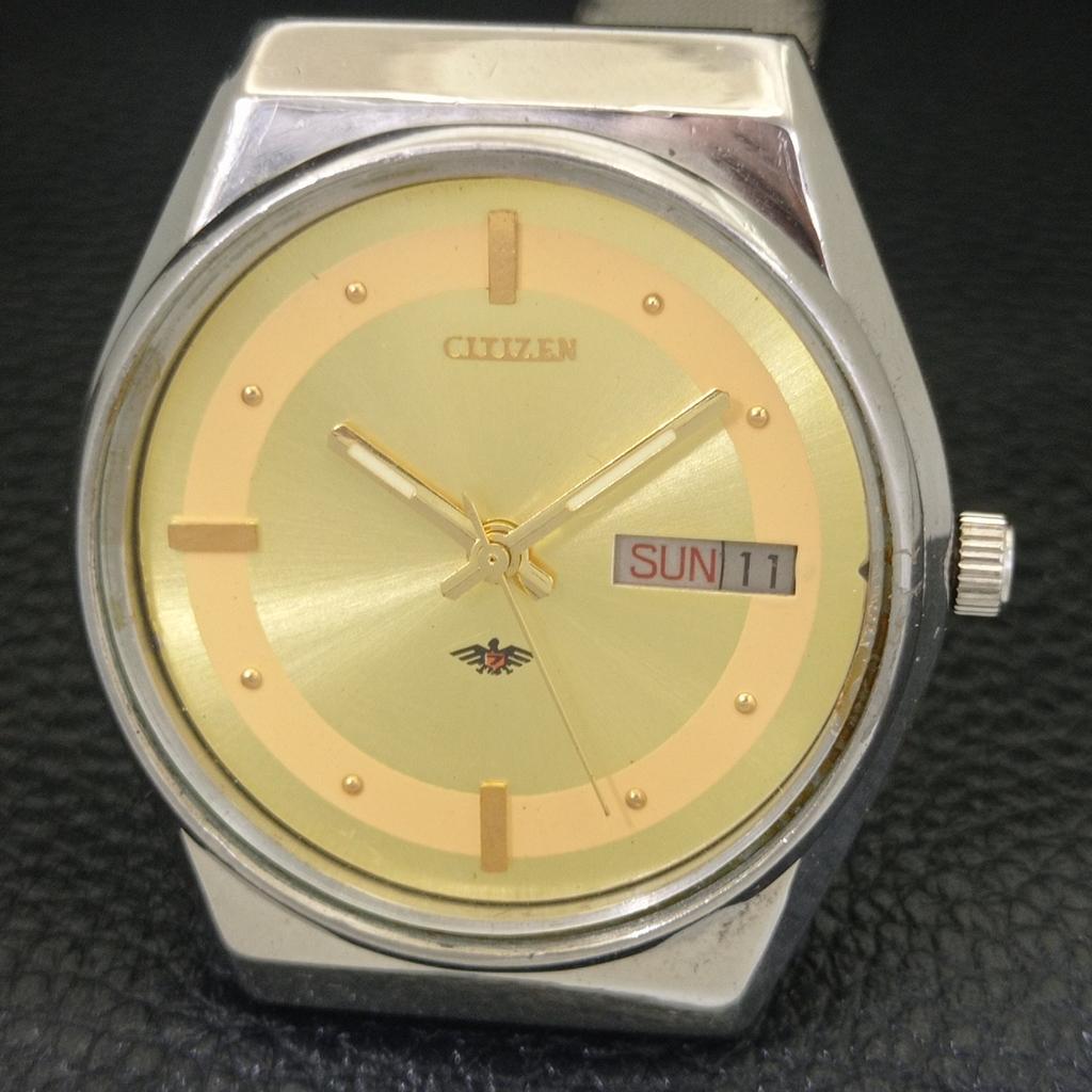 CITIZEN AUTOMATIC 8200 JAPAN MENS VINTAGE GOLDEN COLOR DIAL WATCH a702745-1 R210-a702745