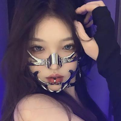 Cyberpunk Halbmaske aus Metall mit Ketten für Halloween