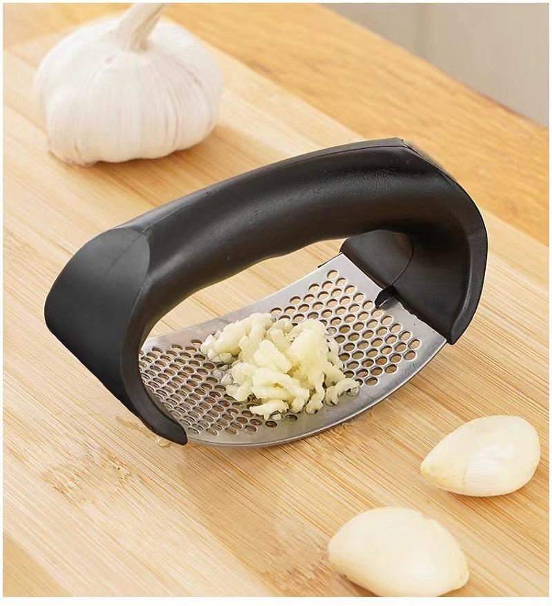 Manual Garlic Press Curved Stainless Steel Garlic Press Squeezer Garlic Grinding Slicer Chopper Garlic Presses Cooking Gadgets