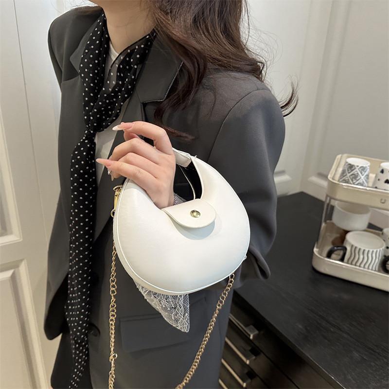 Pu Material Crescent Bag For Women With Zipper Closure And Stitching Detail For Daily Use