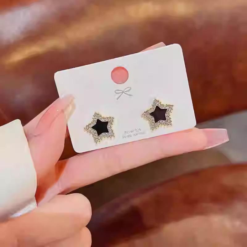 111 silver needles, stud earrings that do not need to be removed when sleeping, temperament rhinestone earrings, black geometric earrings.