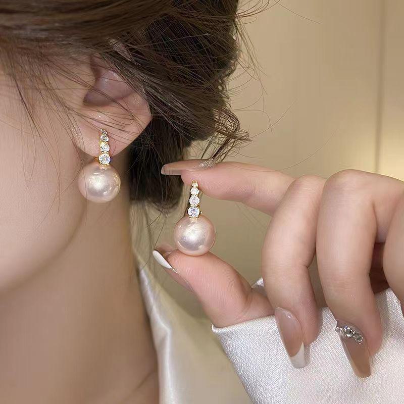 2024 French High-End Pearl Earrings: Luxury Square Stud Pendant for Women