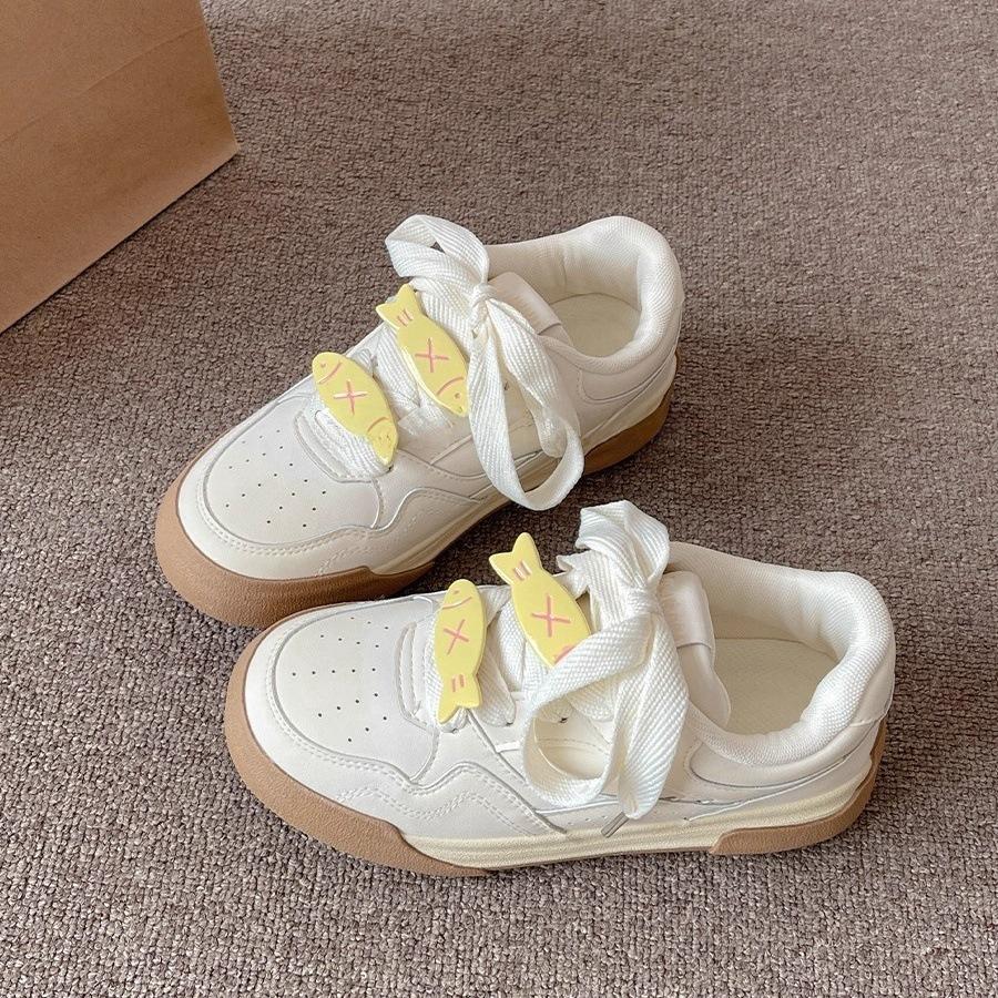 Niche design velvet cartoon board shoes women's new winter versatile platform white shoes warm casual shoes