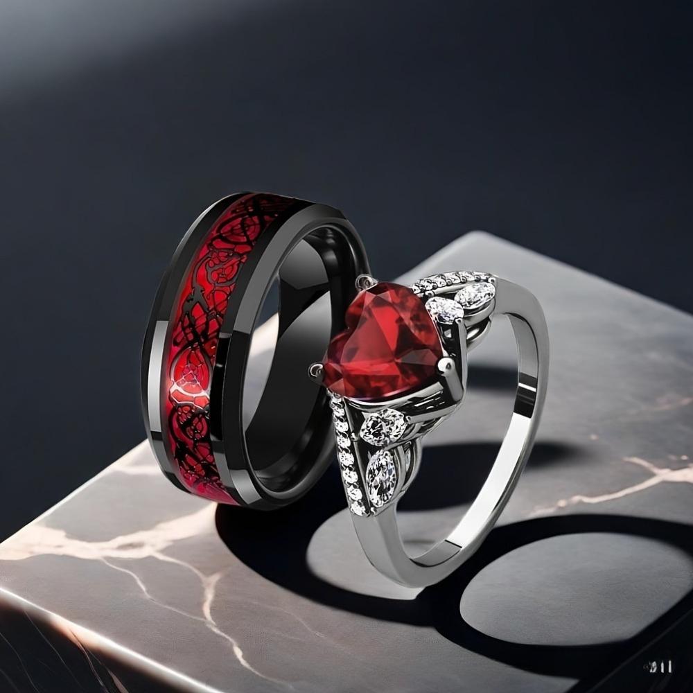 Anelli Romantici Goth Intarsiati Cristallo Rosso Zircone Forma di Cuore Motivo Doppio Drago per Coppia Donne Uomini Gioielli Lussuosi Scintillanti Regalo