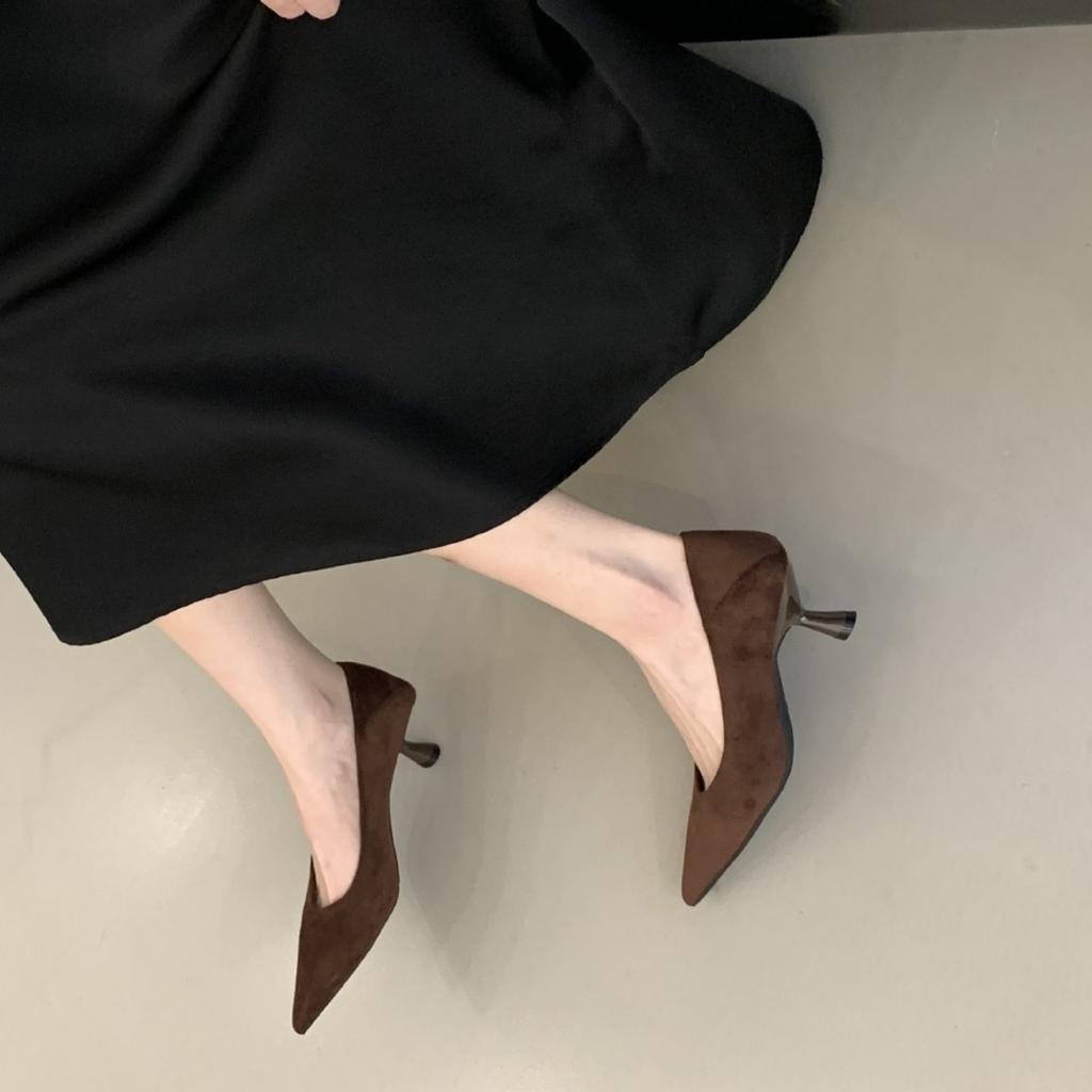 Women's Suede Pointed Toe Low Heel Vintage Style Unique Design Office Pumps - Elegant for Parties & Office
