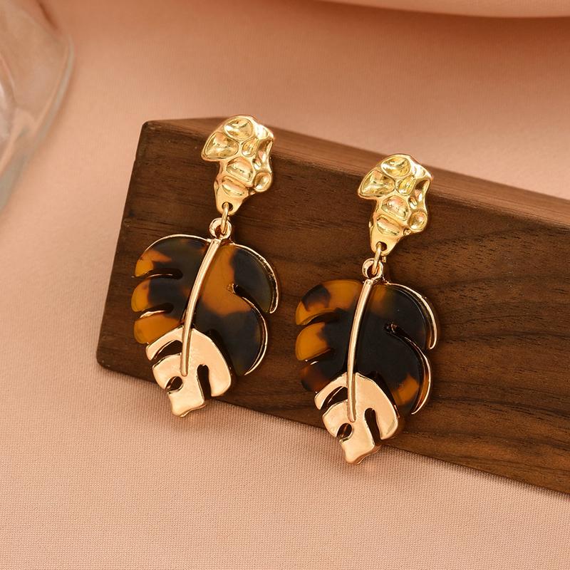 Creative Green Resin Leaf Hollow Pendant Earrings for Women Gold Ginkgo Leaf Personality Earrings Party Jewelry