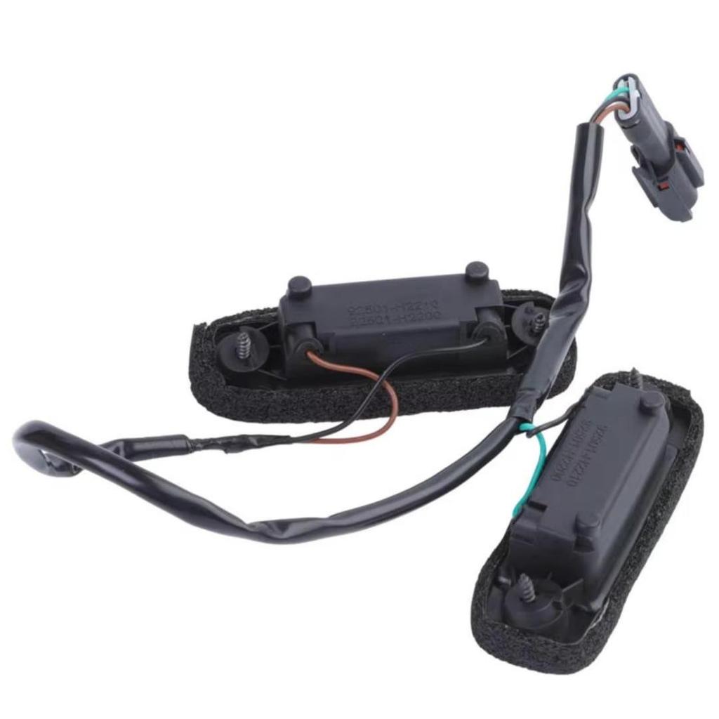 92501-2P000 fits Kia Sorento 2011-13 rear license plate light assembly.