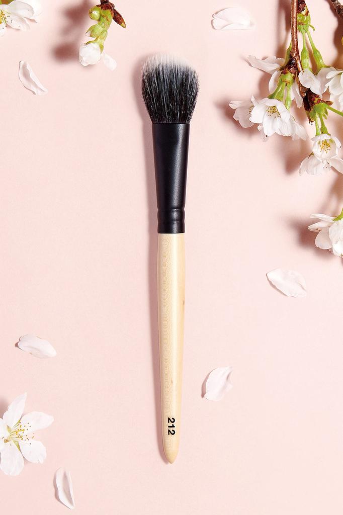 SAKURA FUDE 212 Pensulă pentru obraji cu cremă iluminatoare Pensulă de machiaj domestică Supervizată de make-up artist Efect antibacterian al Ag Pensulă autentică Kumano