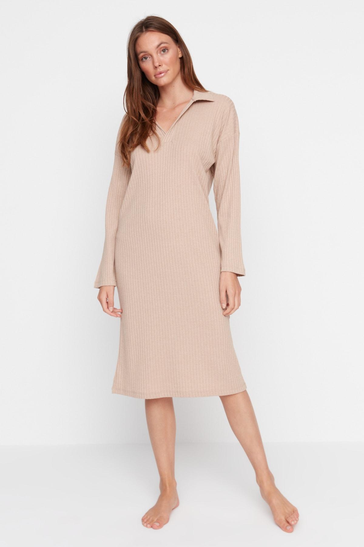 

Dress - Burgundy - A-line