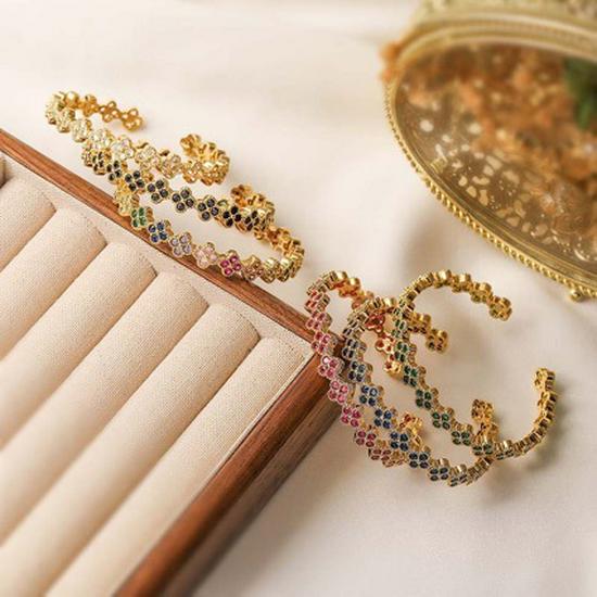 Элегантный медный браслет-манжета с четырехлистником и цветными бриллиантами Gold White Diamond Clover Bracelet