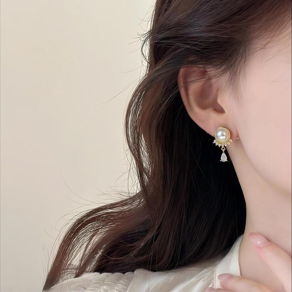 Zhuji Exquisite Freshwater Pearl & Zircon Stud Earrings - Elegant, Simple, Lively