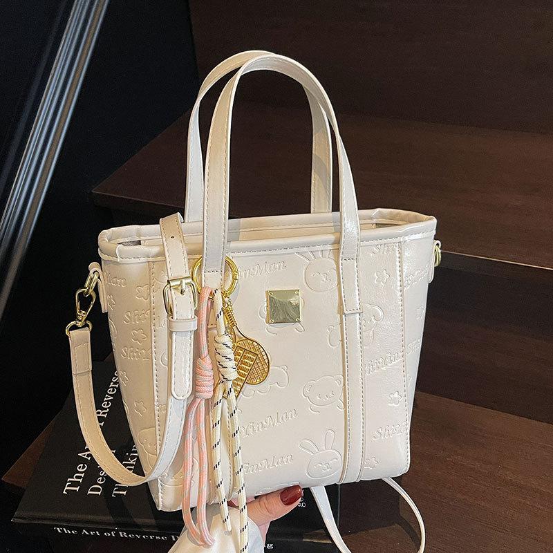 Korean version of high-end fashion and cute embossed portable bucket bag, women's commuting versatile foreign style messenger bag