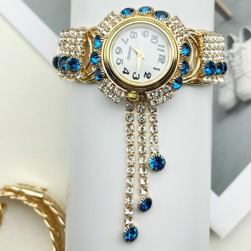 Fashion Gold Bracelet Watch For Women With Quartz Movement And Sparkling Accents