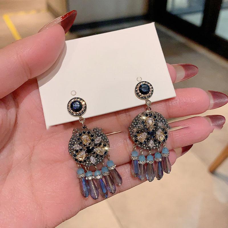 Exotic high-end fringed earrings, niche retro ethnic style earrings, French heavy industry bohemian earrings.