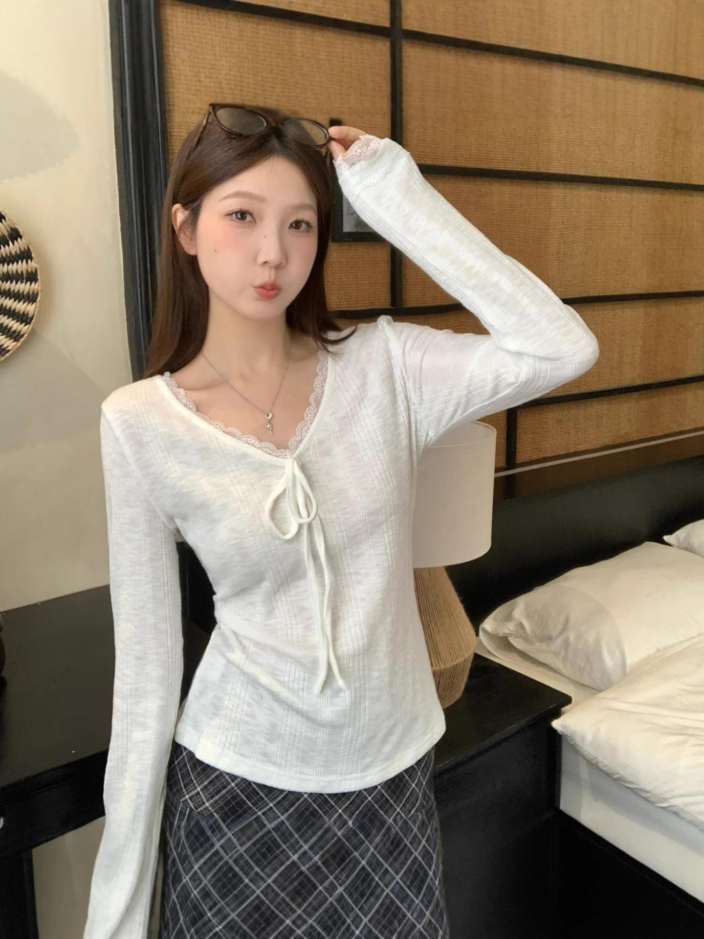 Plus Size Women s White Textured V-Neck Long-Sleeve Lace Trim Slim-Fit Top 4XL
