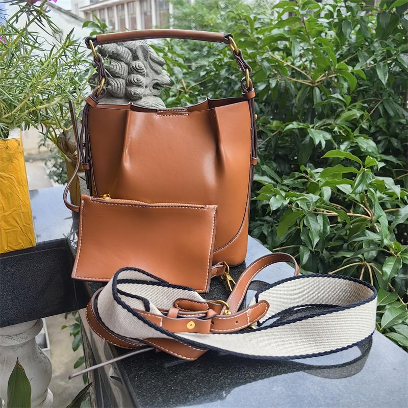 Brand Design Large Capacity Bucket Shoulder Bag with Wide Shoulder Strap Luxury Design Female Crossbody Bag PU Leather Handbag