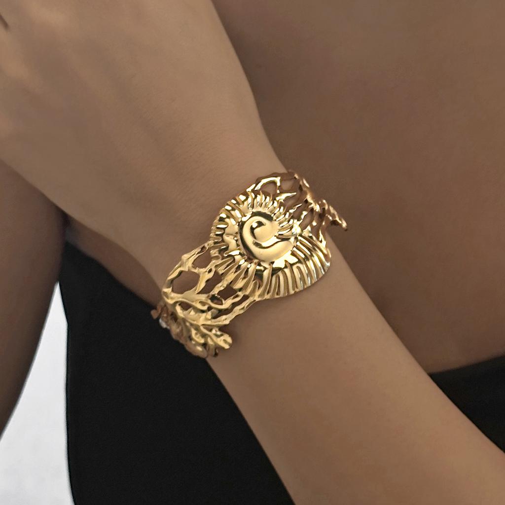 Stainless Steel Daisy Print Wide Cuff Bracelet for Women Bohemia Gold Color Shell Heart Bangles Friendship Jewelry Accessories