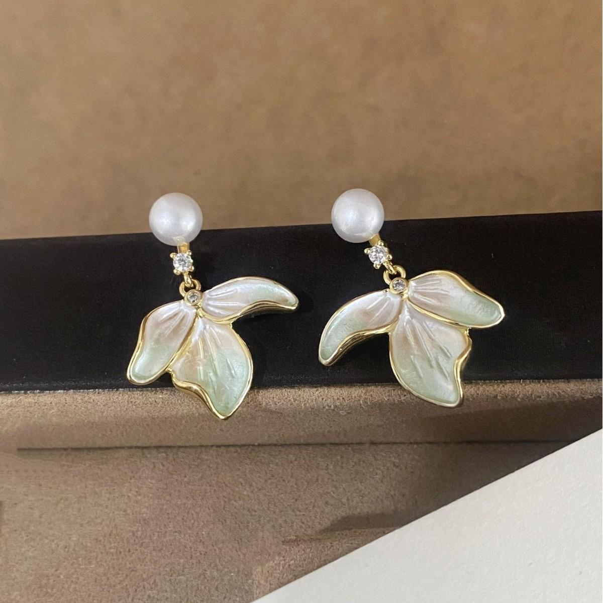 Elegant Gradient Drip Oil Green Flower Pearl Earrings for Women