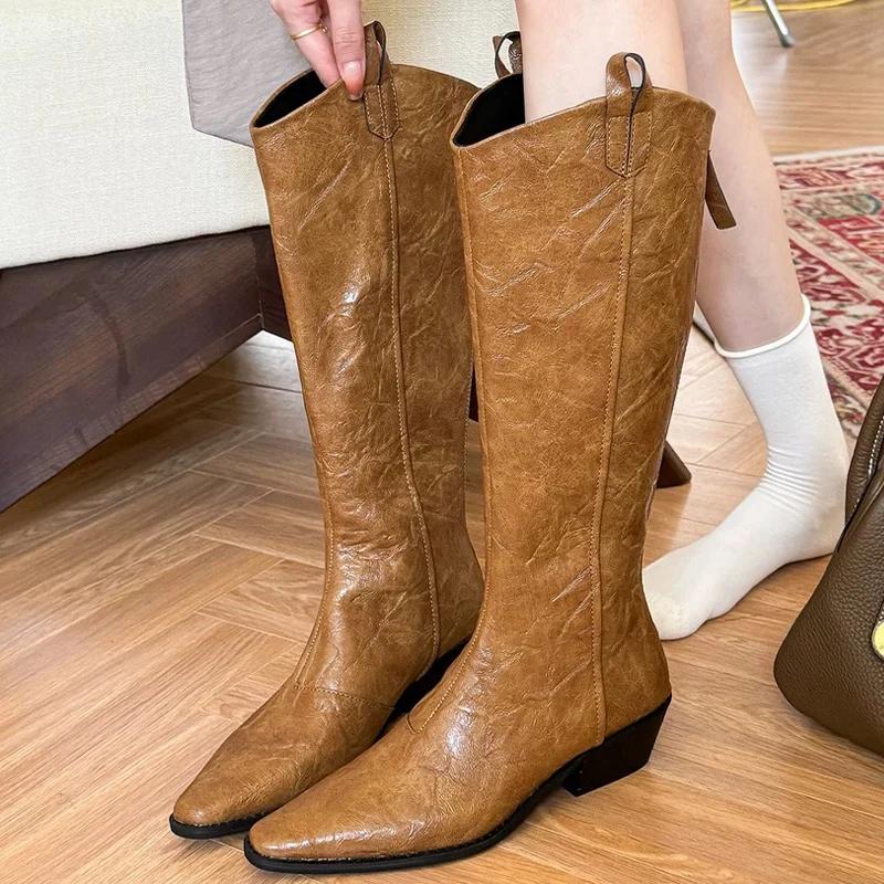 Остроносые женские высокие сапоги на среднем каблуке — фото 4