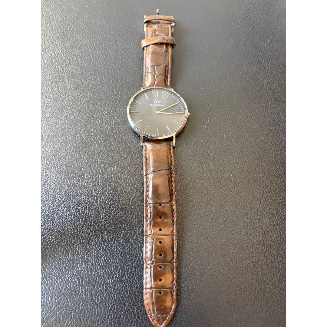 Used Daniel Wellington watch brown leather