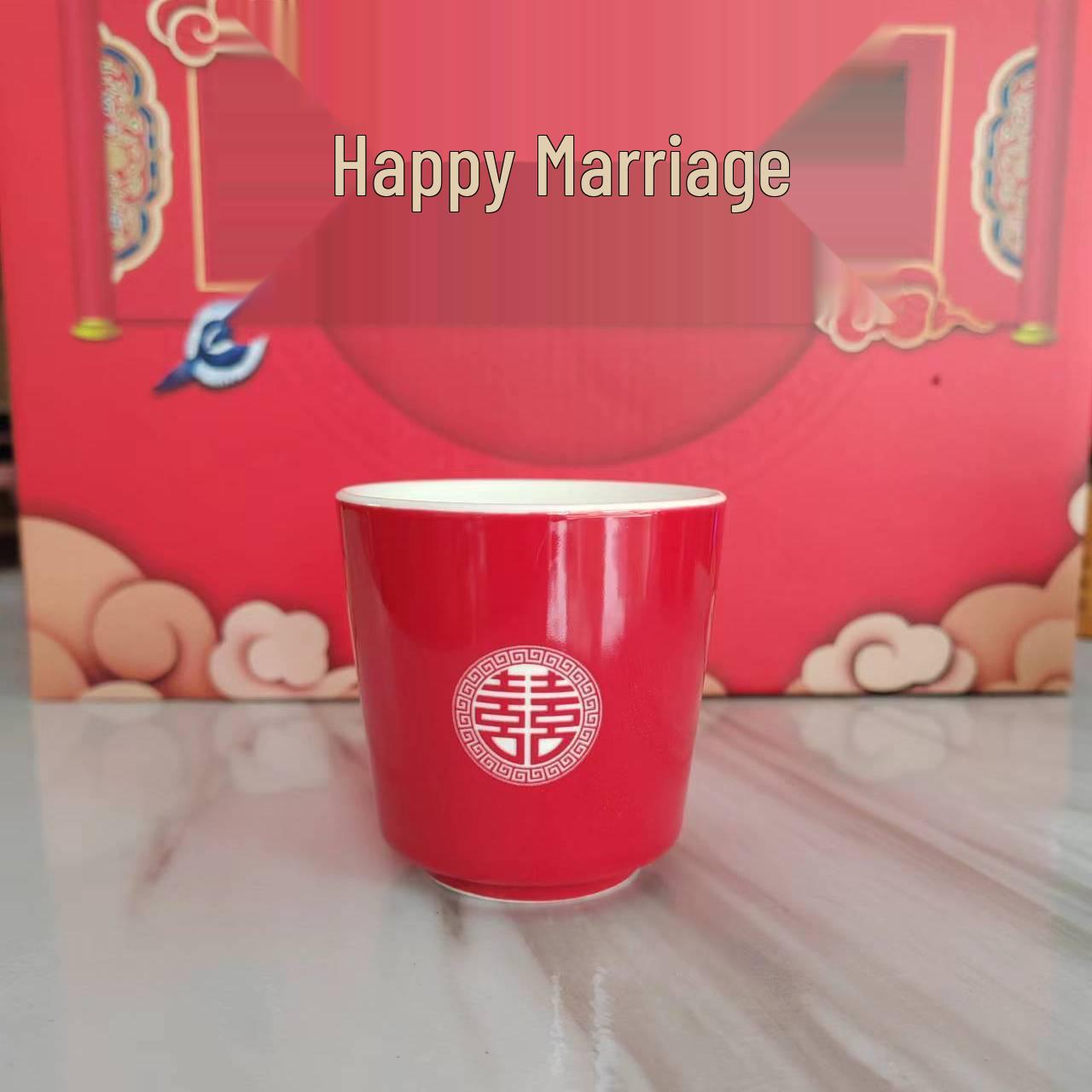 

Свадебный чайный сервиз: Элегантный чайник и чашки для традиционной церемонии молодоженов