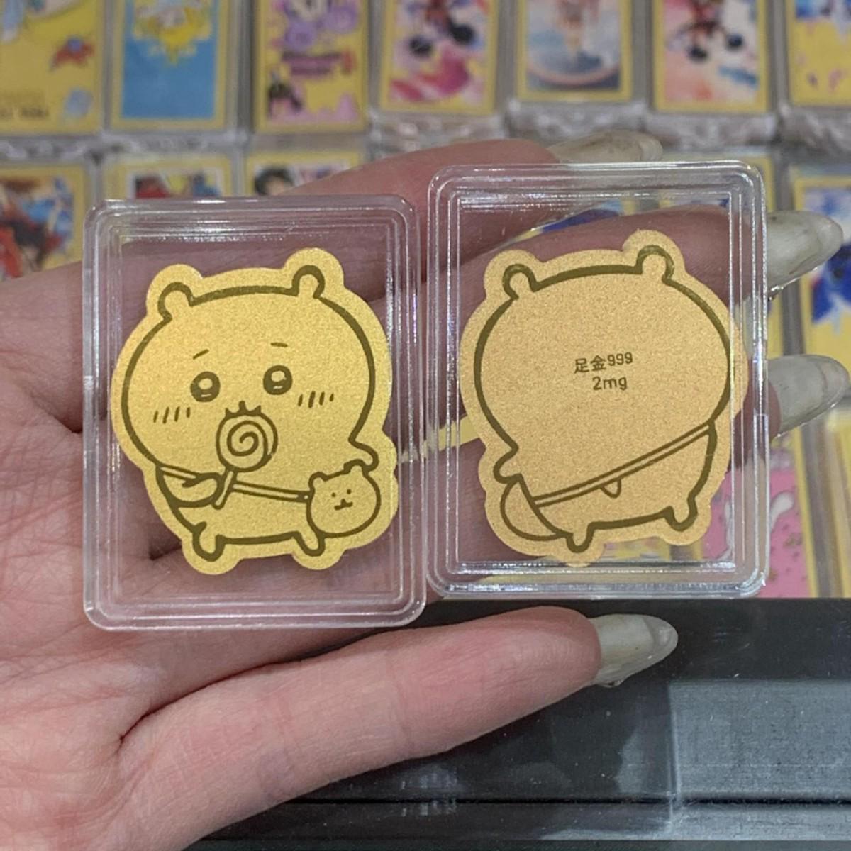 

Наліпка на мобільний телефон з чистого золота 999 проби, натхненна Чікавою Ура Чії Кії Маленькою Вісімкою, ідеальна для подарунків під час прямих ефірів.