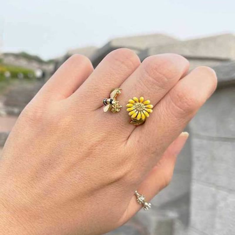 Ollia Bee Free Size Layered Gardling Fashion Ring