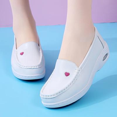 Fashion 2025 New Women Flat Leather Shoes Casual White Wedge with Soft Bottom Love Heart Comfortable Mom Nurse Work Shoes Zapatillas