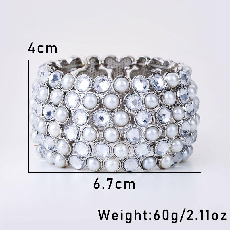 Elegant Brett Armband med Pärlor och Strass i Komplicerat Mönster