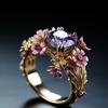 Silberner floraler Ring mit pinker floraler Einlage und prinzessin-geschliffenem natürlichen lila Kristall, eleganter und exquisiter Ring für Damen