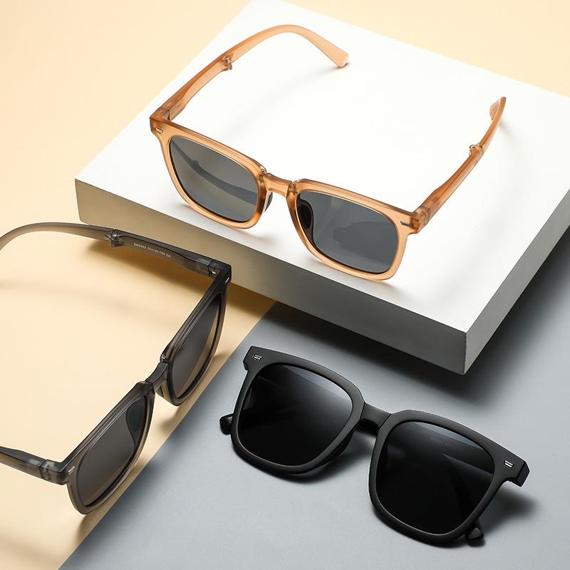 Nuovi Occhiali da Sole Pieghevoli alla Moda da Donna Anti-UV Nasello in Silicone Lenti in Tonilon Occhiali da Sole Protezione Solare