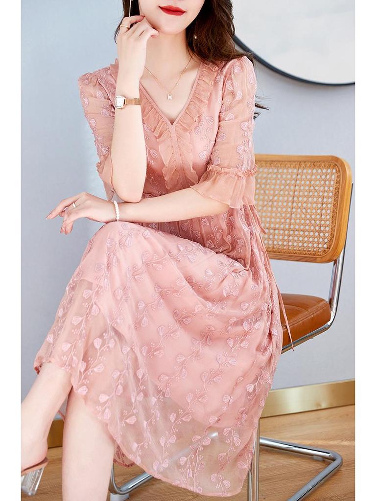 Seidenbesticktes Kleid mit hoher Taille für Damen - Modisch, alterslos, schlankmachender Maulbeerseiden-Stil für Frauen mittleren Alters